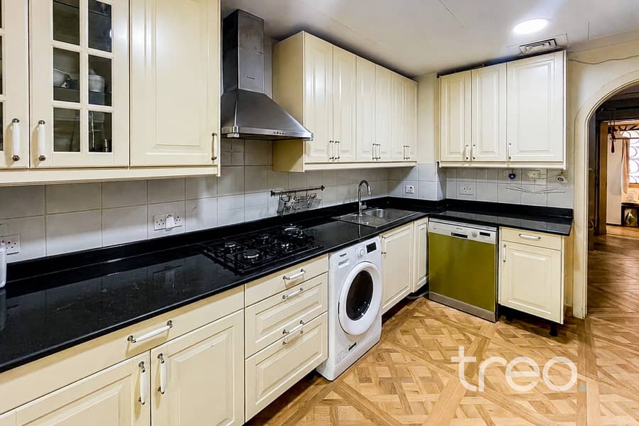 4 Clean Cream Kitchen Interior. jpg