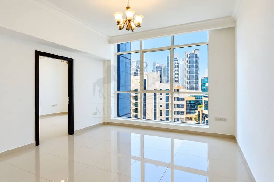 2 Bright Minimalist Room with City Views. png