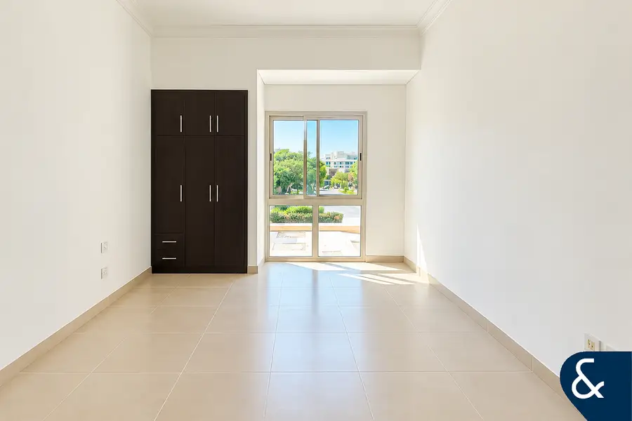 Vacant now| All ensuite bedroom| Single Row