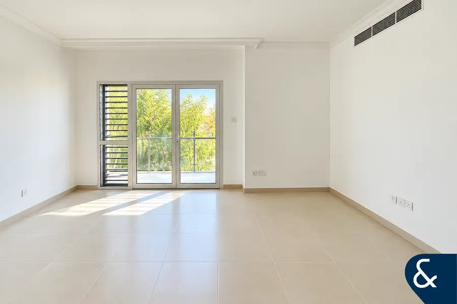 Vacant now| All ensuite bedroom| Single Row