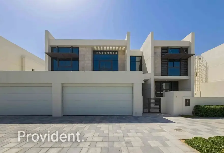 6BR Luxury Villa | Vacant | Exceptional Value