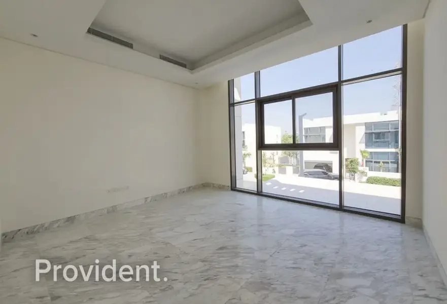 6BR Luxury Villa | Vacant | Exceptional Value