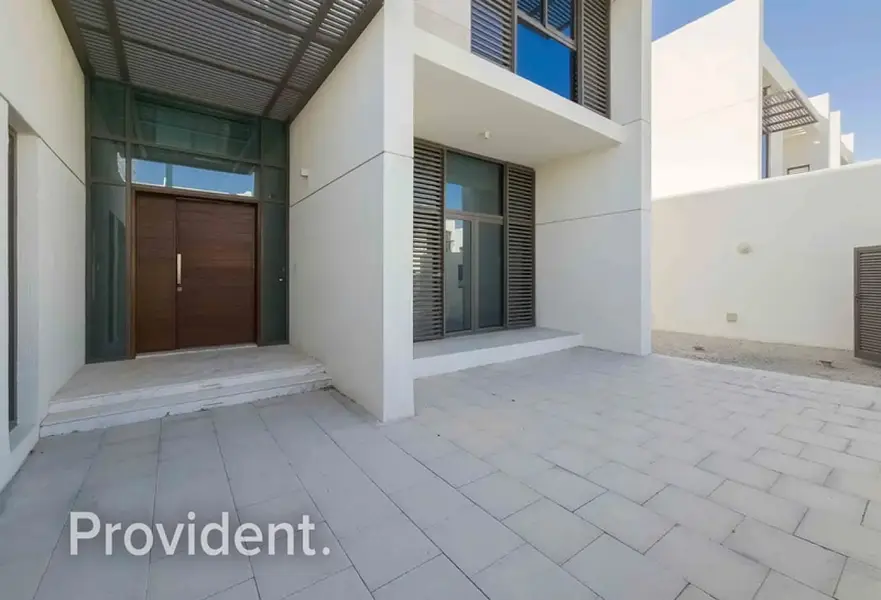 6BR Luxury Villa | Vacant | Exceptional Value