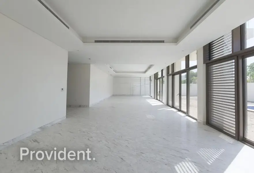 6BR Luxury Villa | Vacant | Exceptional Value