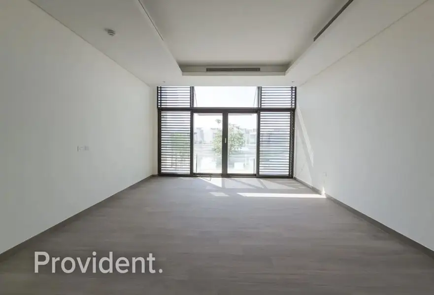 6BR Luxury Villa | Vacant | Exceptional Value