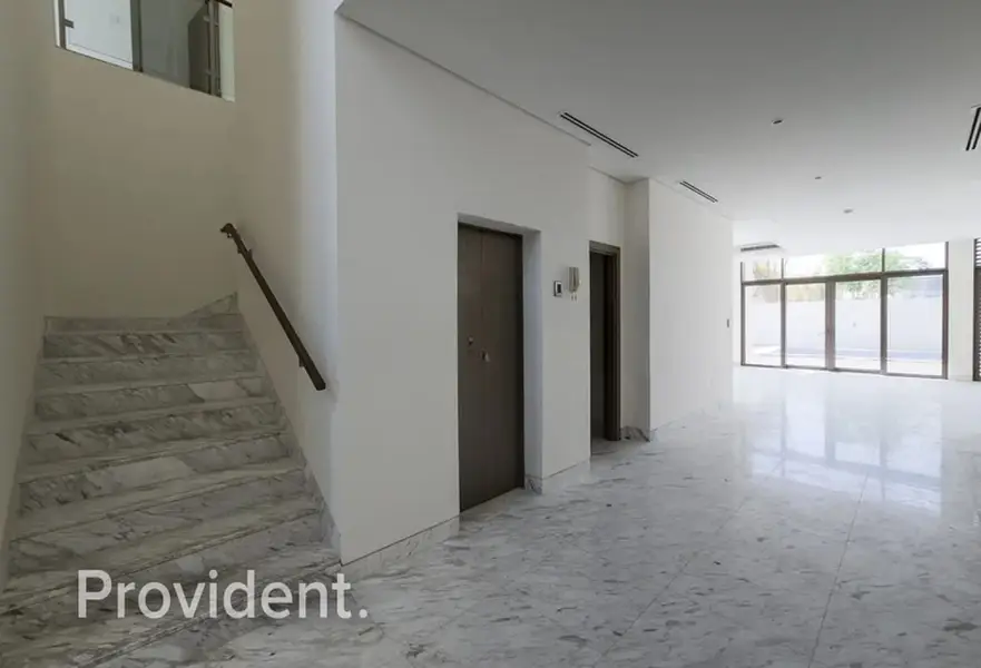 6BR Luxury Villa | Vacant | Exceptional Value