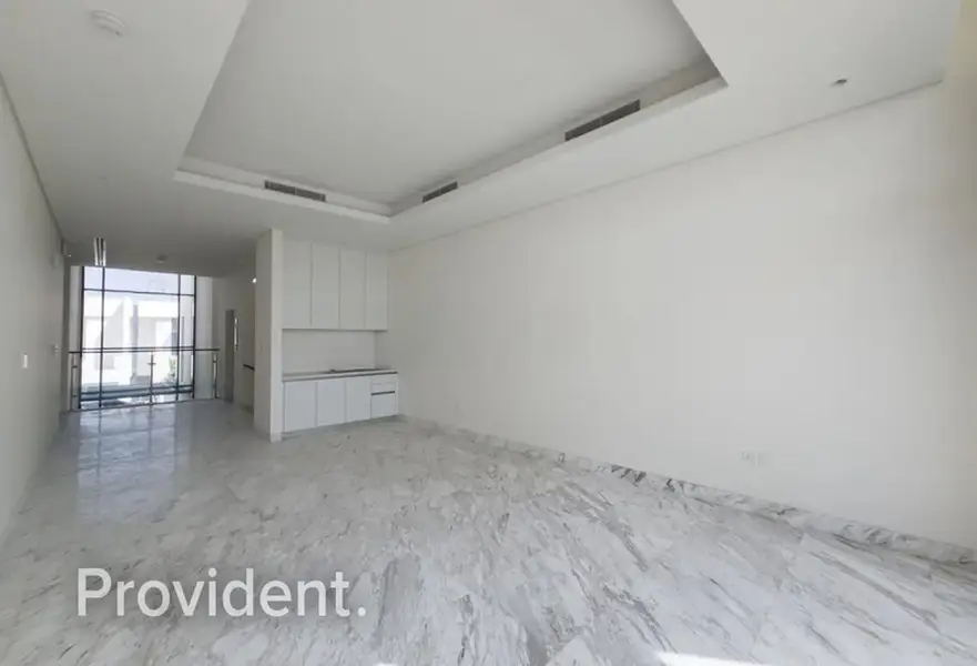6BR Luxury Villa | Vacant | Exceptional Value