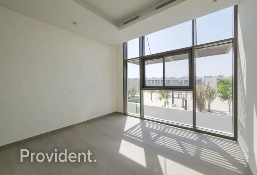 6BR Luxury Villa | Vacant | Exceptional Value