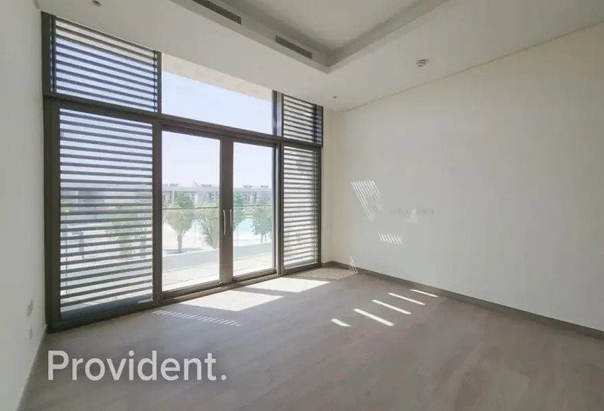 6BR Luxury Villa | Vacant | Exceptional Value