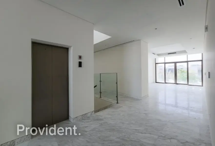 6BR Luxury Villa | Vacant | Exceptional Value