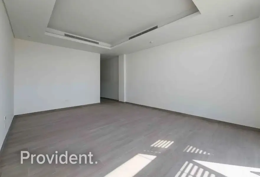 6BR Luxury Villa | Vacant | Exceptional Value