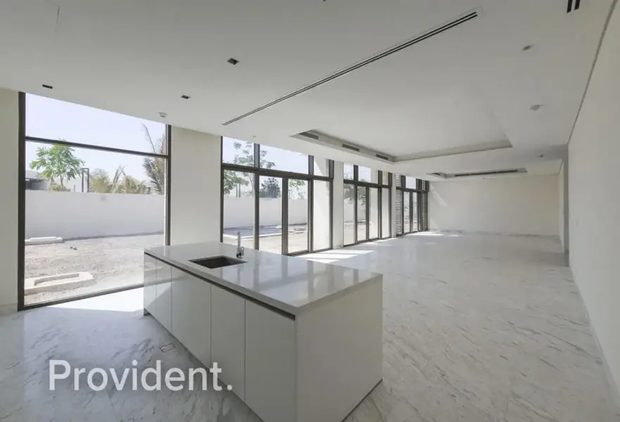 6BR Luxury Villa | Vacant | Exceptional Value