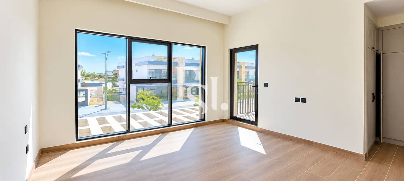 8 Bright Modern Room with Balcony Views. png