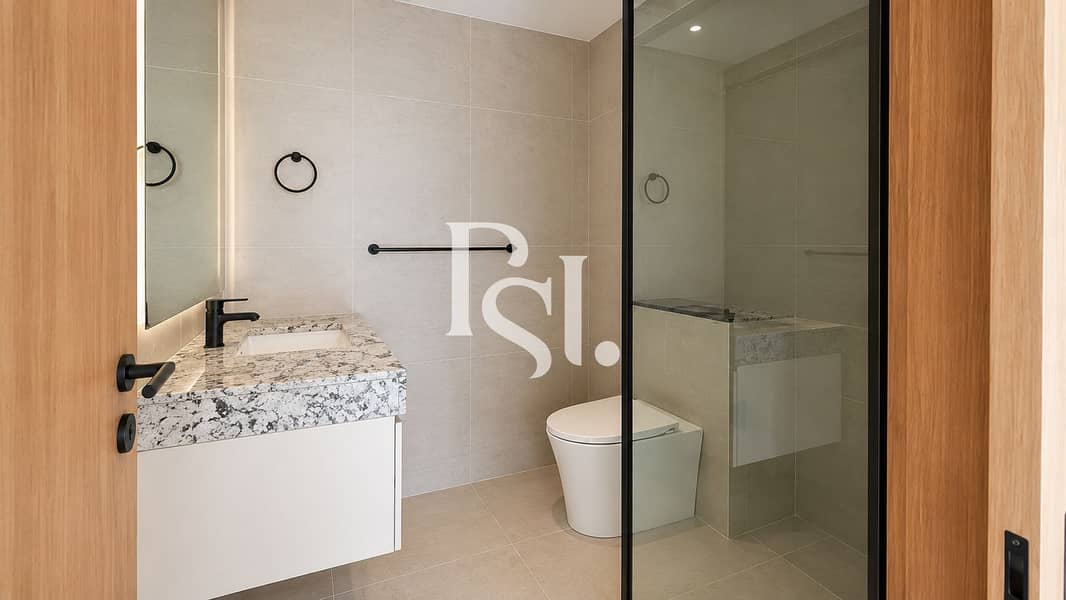20 Modern Minimalist Bathroom Interior. png