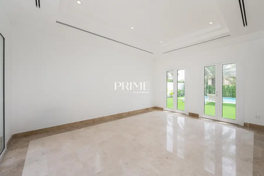FULL LAKE VIEW | UPGRADED | RENT OR SALE | HATTAN