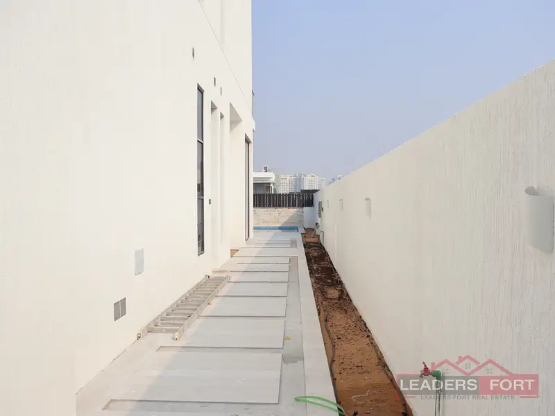 Prestigious 6BR Villa + Maid & Driver Room