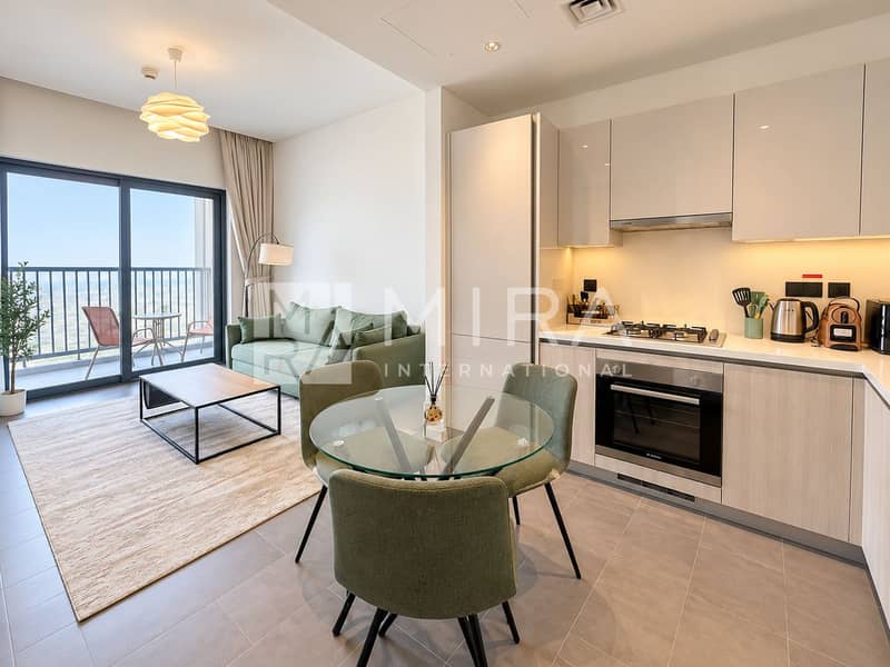 8 Modern Green-Toned Open-Plan Apartment