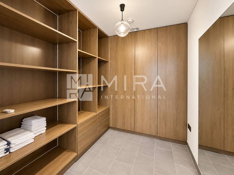 9 Modern Walnut Walk-In Closet