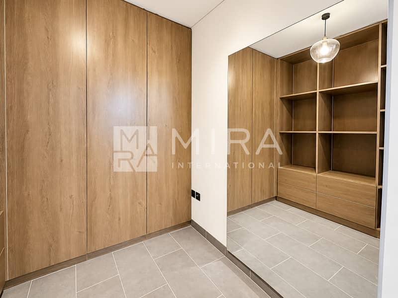 10 Modern Oak Walk-In Closet with Mirror