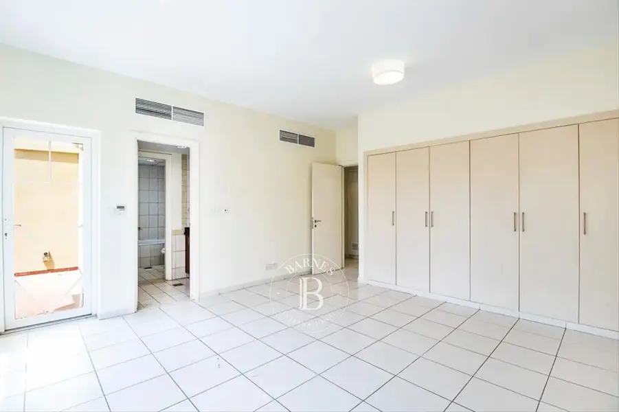 Direct Lake Facing | Single Row | Type 3M | Vacant