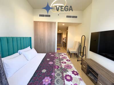 Monolocale in affitto a Meydan, Dubai - Modern Studio Bedroom with Patterned Bedding. png Monolocale in affitto a Meydan, Dubai - Modern Studio Bedroom with Patterned Bedding. png