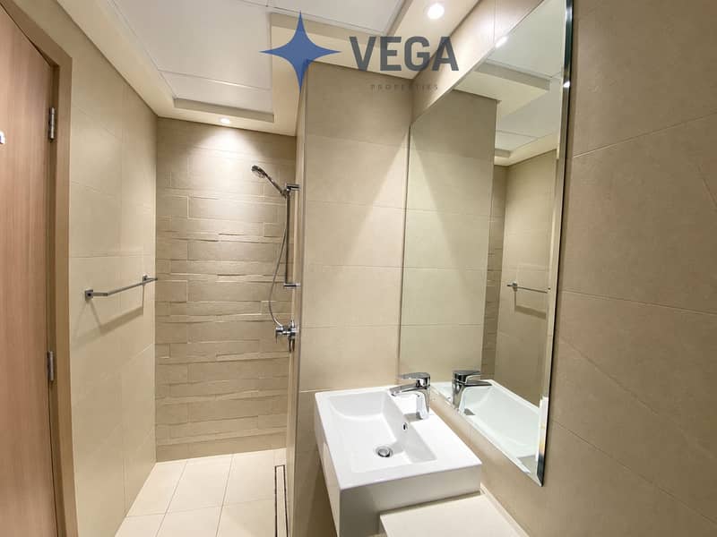10 Minimalist Beige Bathroom Retreat. png