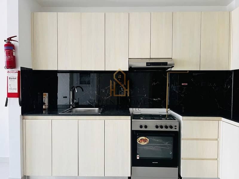6 892f9f8b-90ed-4607-88c9-712c862cdff5. jpg
