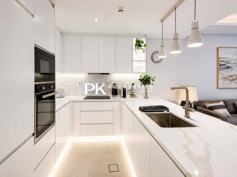 8 Elegant 3BR Apartment in Dubai Greens with Garden View