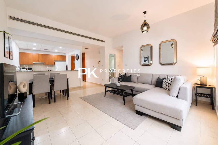 Spacious Apartment in Dubai with Patio Spacious Apartment in Dubai with Patio
