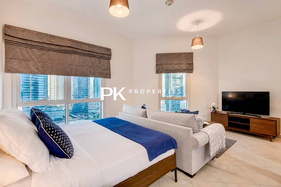 6 Dubai Studio: City Views, Pool & Gym Access