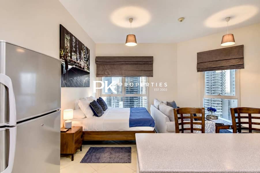 7 Dubai Studio: City Views, Pool & Gym Access
