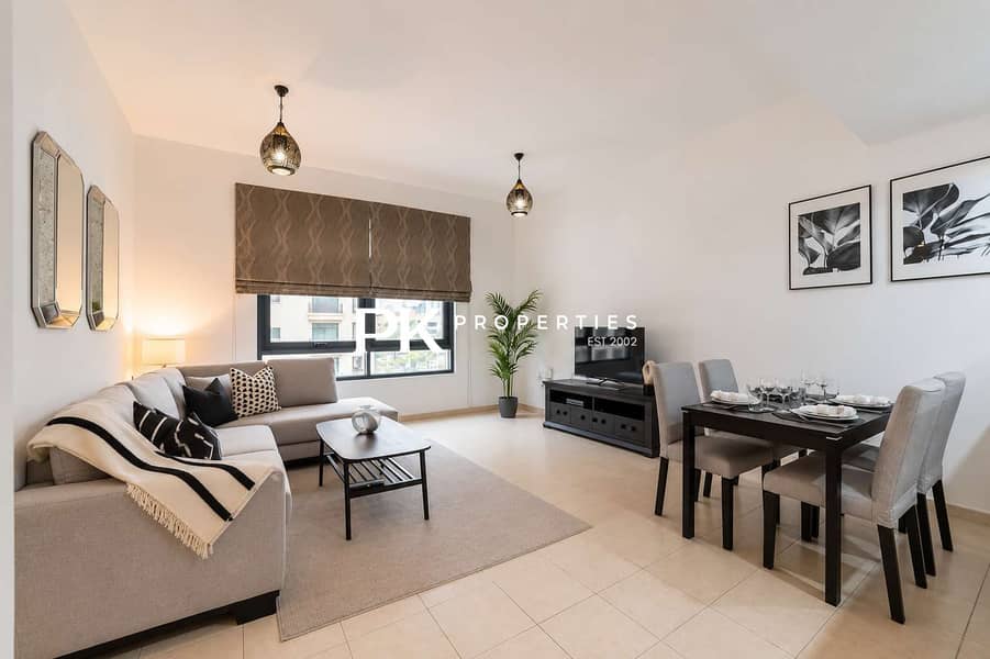4 Spacious Apartment in Dubai with Patio