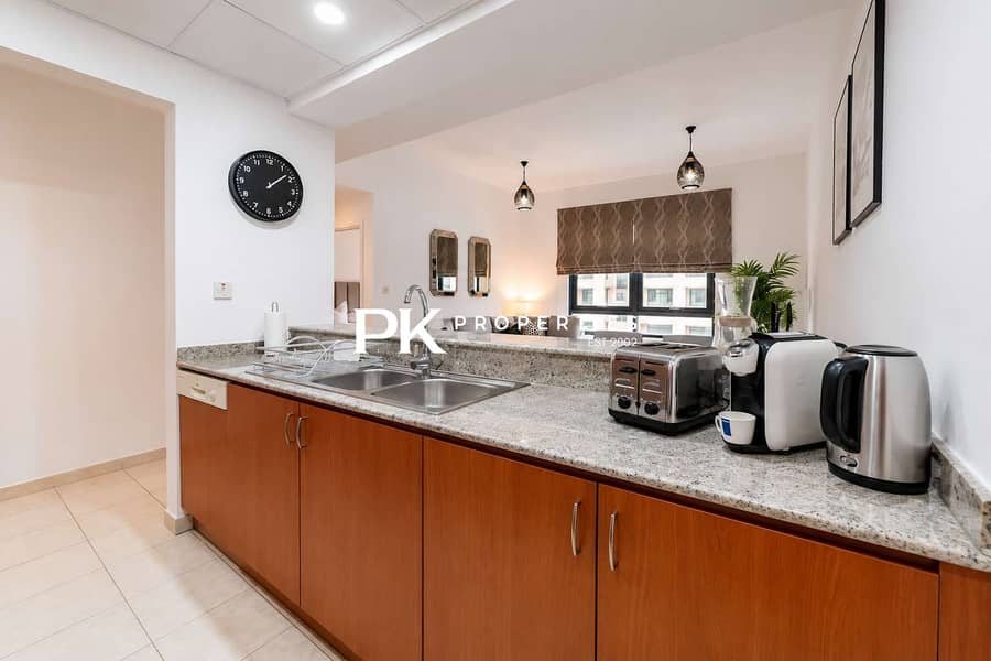 6 Spacious Apartment in Dubai with Patio