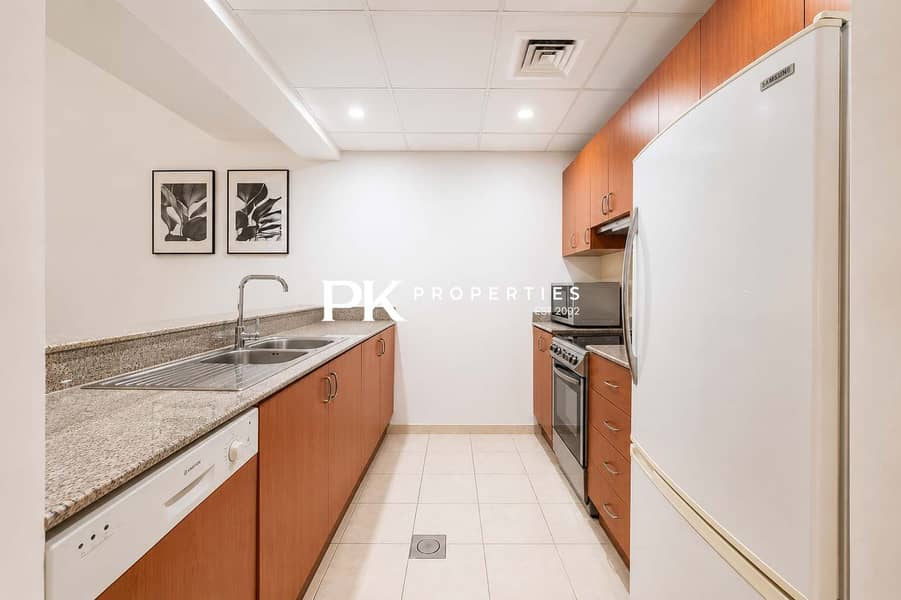 7 Spacious Apartment in Dubai with Patio