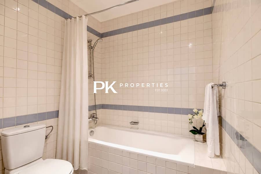 15 Dubai Studio: City Views, Pool & Gym Access