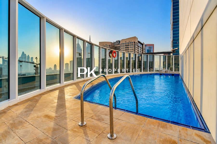 17 Dubai Studio: City Views, Pool & Gym Access