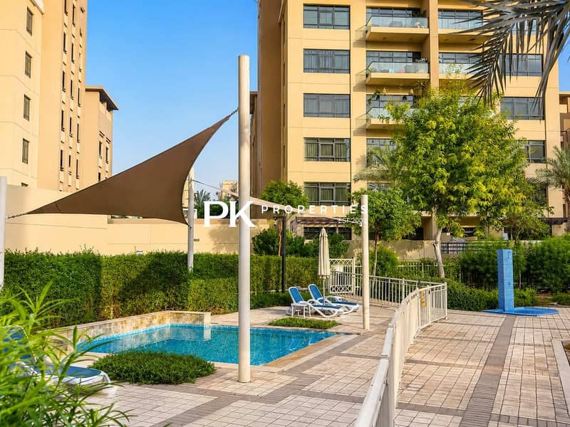 14 Spacious Apartment in Dubai with Patio