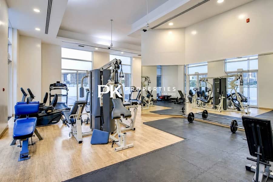 19 Dubai Studio: City Views, Pool & Gym Access