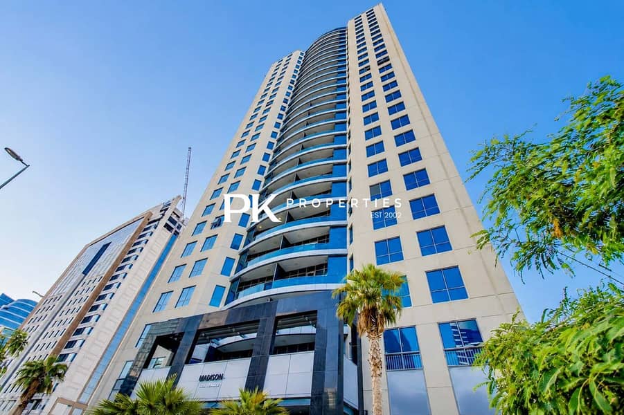 20 Dubai Studio: City Views, Pool & Gym Access