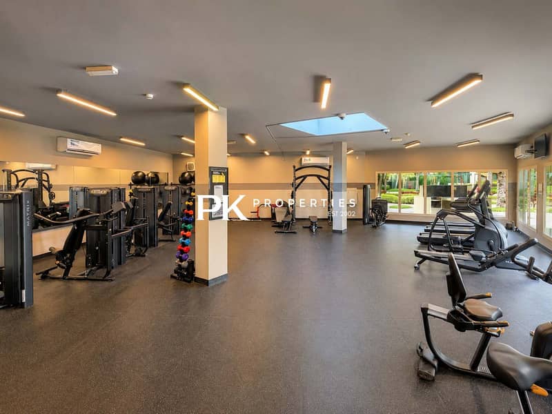 17 Spacious Apartment in Dubai with Patio