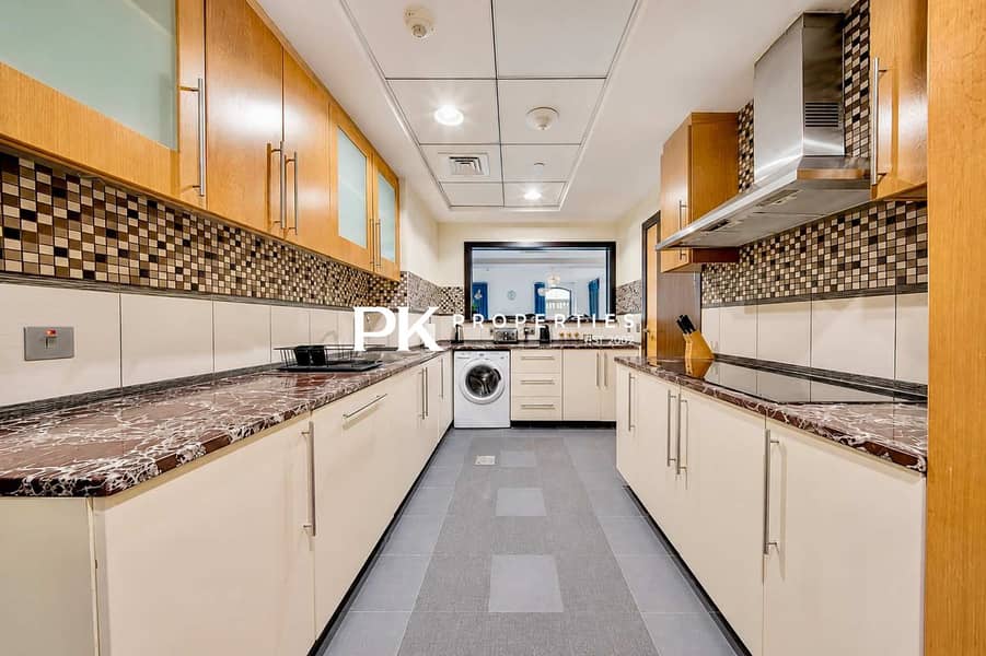 11 Luxury JBR Apartment: Beachfront Bliss & Stunning Views!