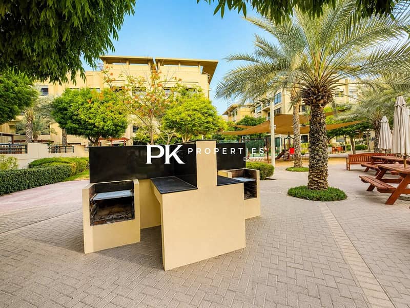22 Spacious Apartment in Dubai with Patio