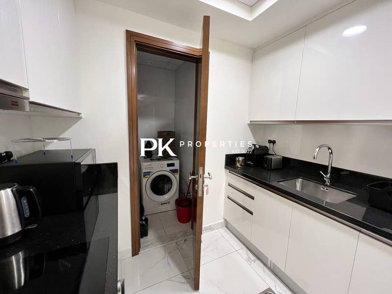 11 Dubai Noora Tower: Canal View Apt w/ Gym & Pool