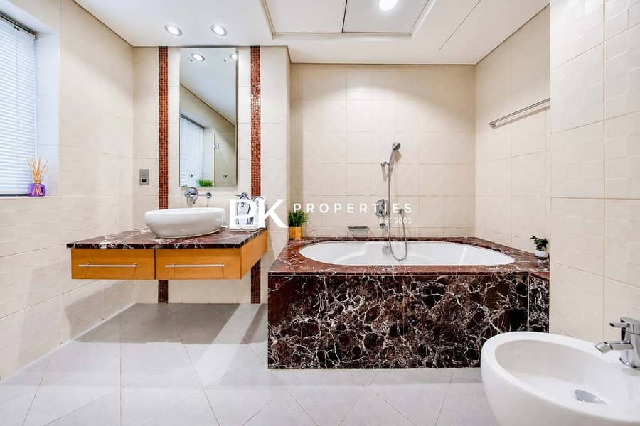 20 Luxury JBR Apartment: Beachfront Bliss & Stunning Views!