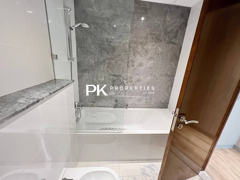 16 Dubai Noora Tower: Canal View Apt w/ Gym & Pool