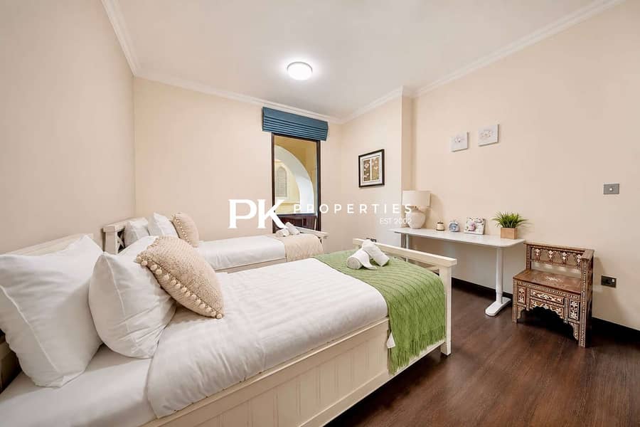 27 Luxury JBR Apartment: Beachfront Bliss & Stunning Views!
