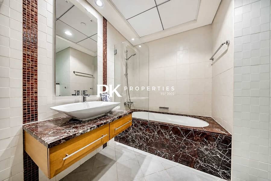 29 Luxury JBR Apartment: Beachfront Bliss & Stunning Views!
