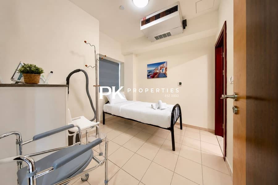 30 Luxury JBR Apartment: Beachfront Bliss & Stunning Views!
