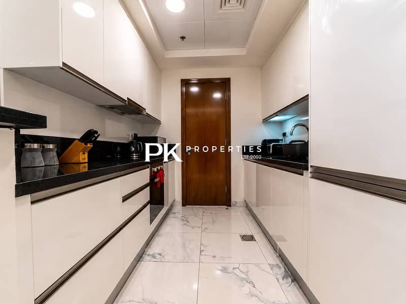 7 Luxury 1BR Apt in Dubai with Pool & Gym