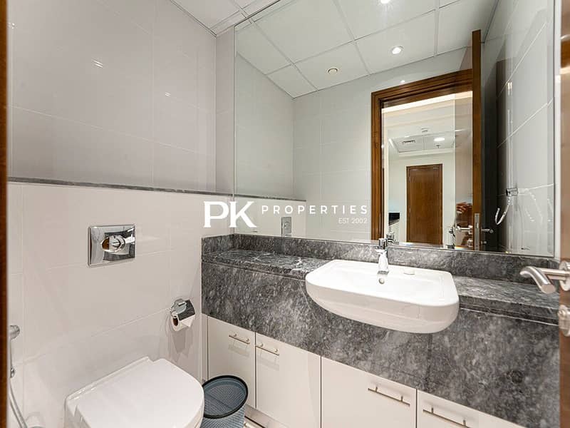 17 Noora Tower 1 BR: Canal Views & Pool Access